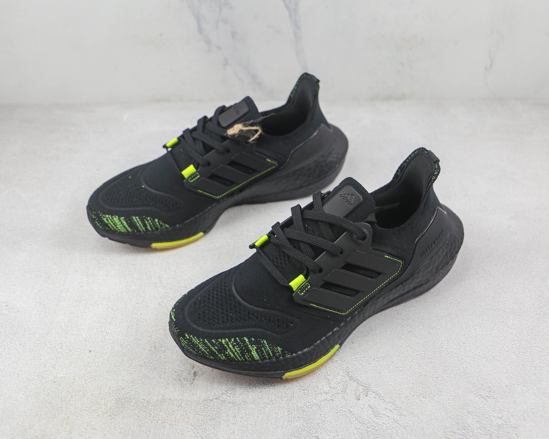 Tênis Adidas Ultra Boost 22  Black Solar Yellow