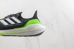 Tênis Adidas Ultra Boost 22  Black and Green