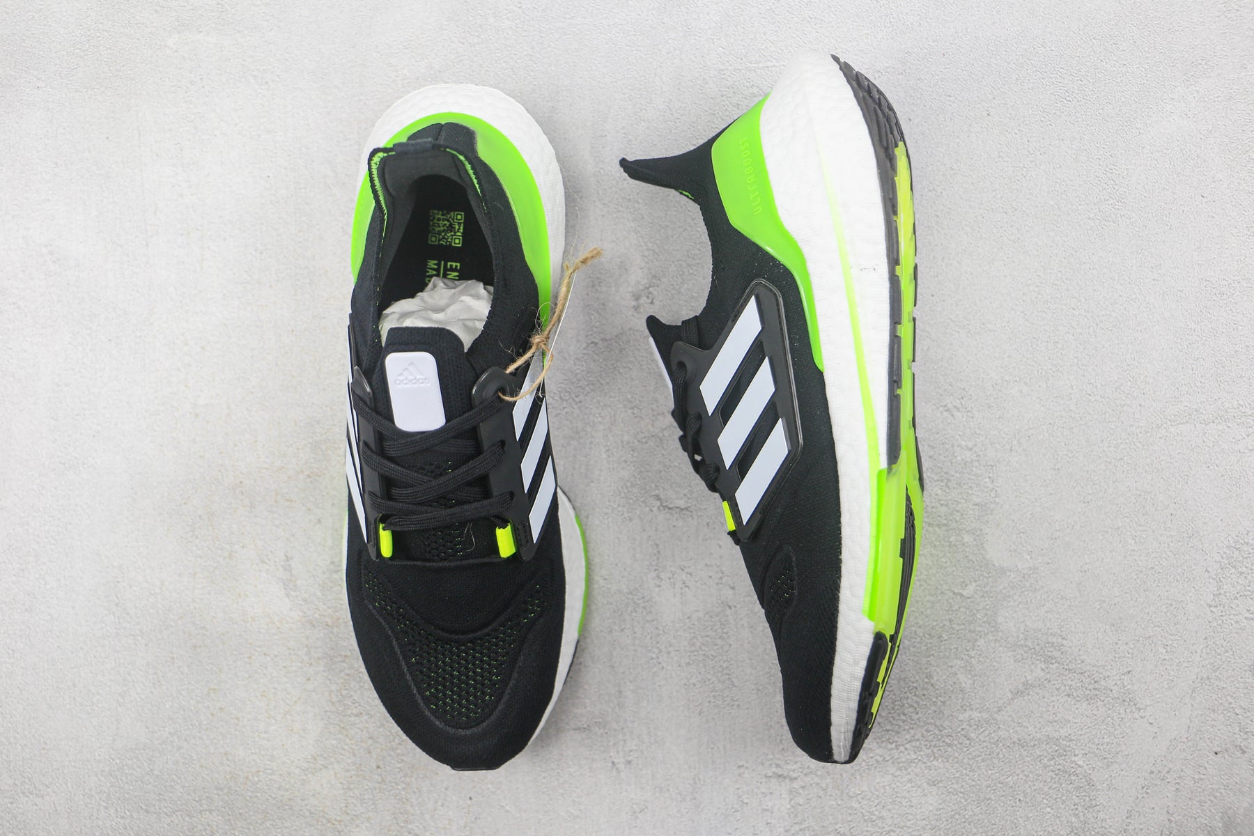 Tênis Adidas Ultra Boost 22  Black and Green