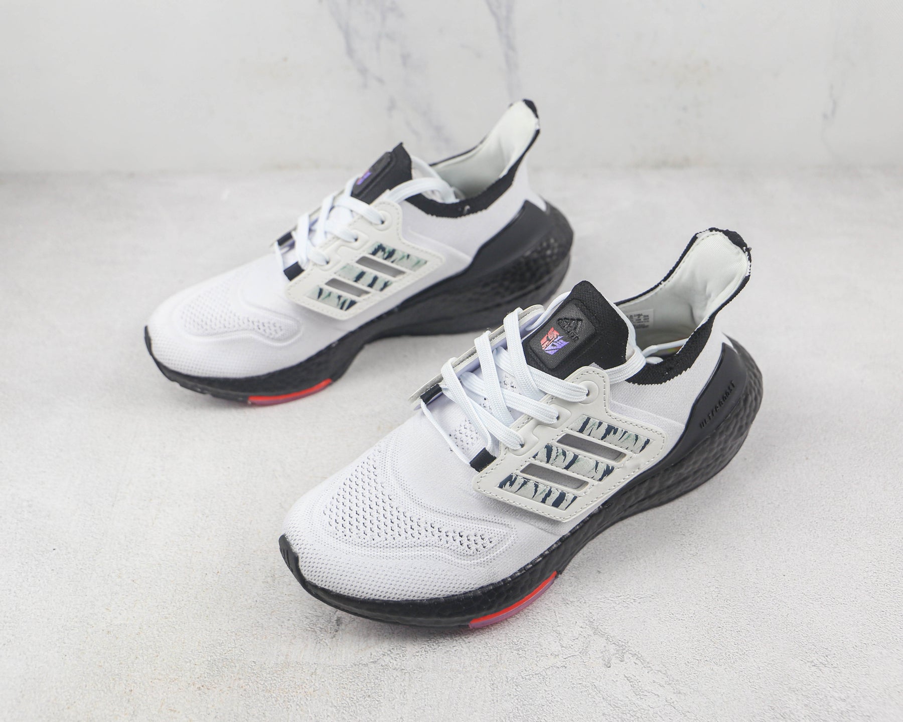 Tênis Adidas Ultra Boost 22  White Black