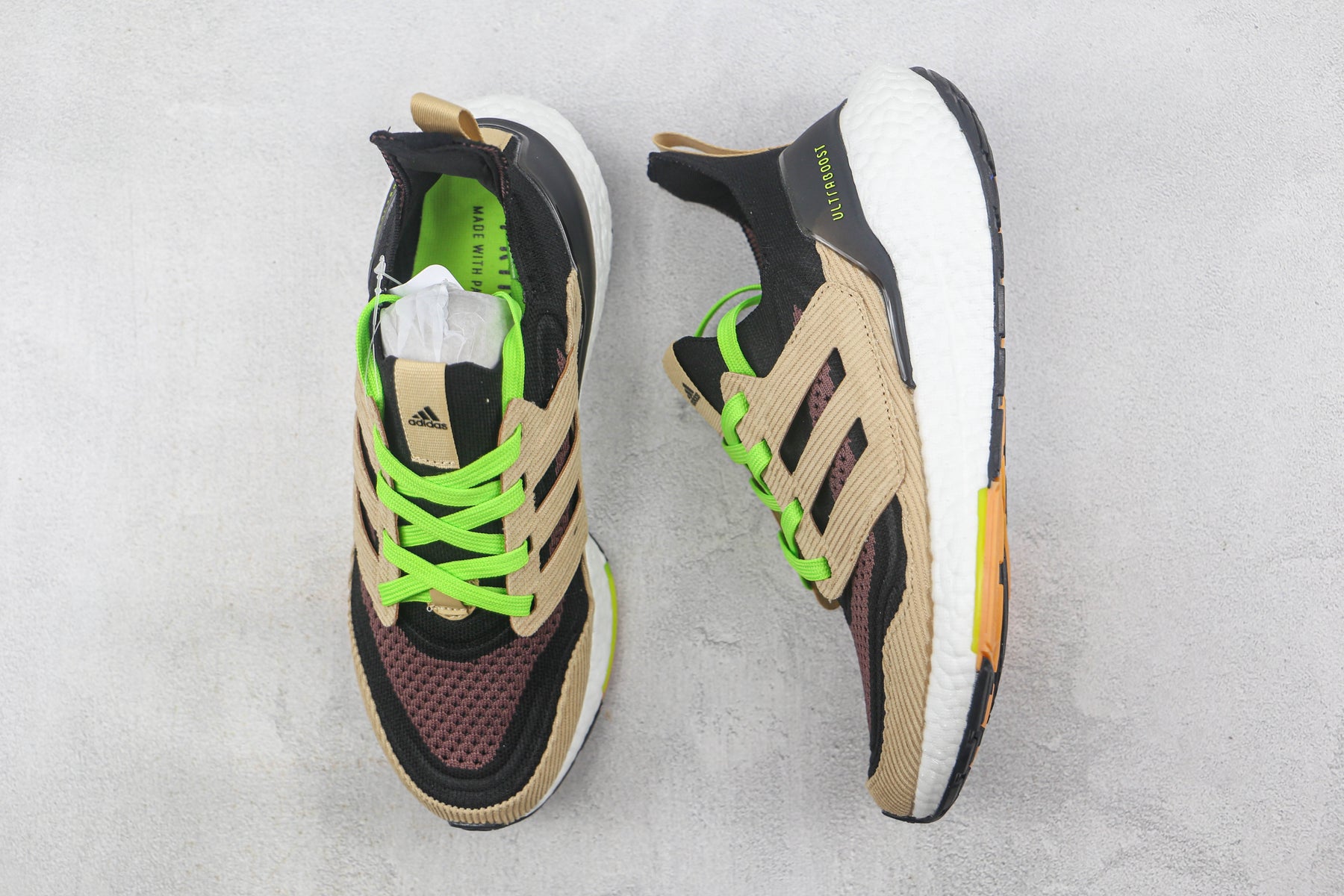 Tênis Adidas Ultra Boost 22  Black Beige Tone