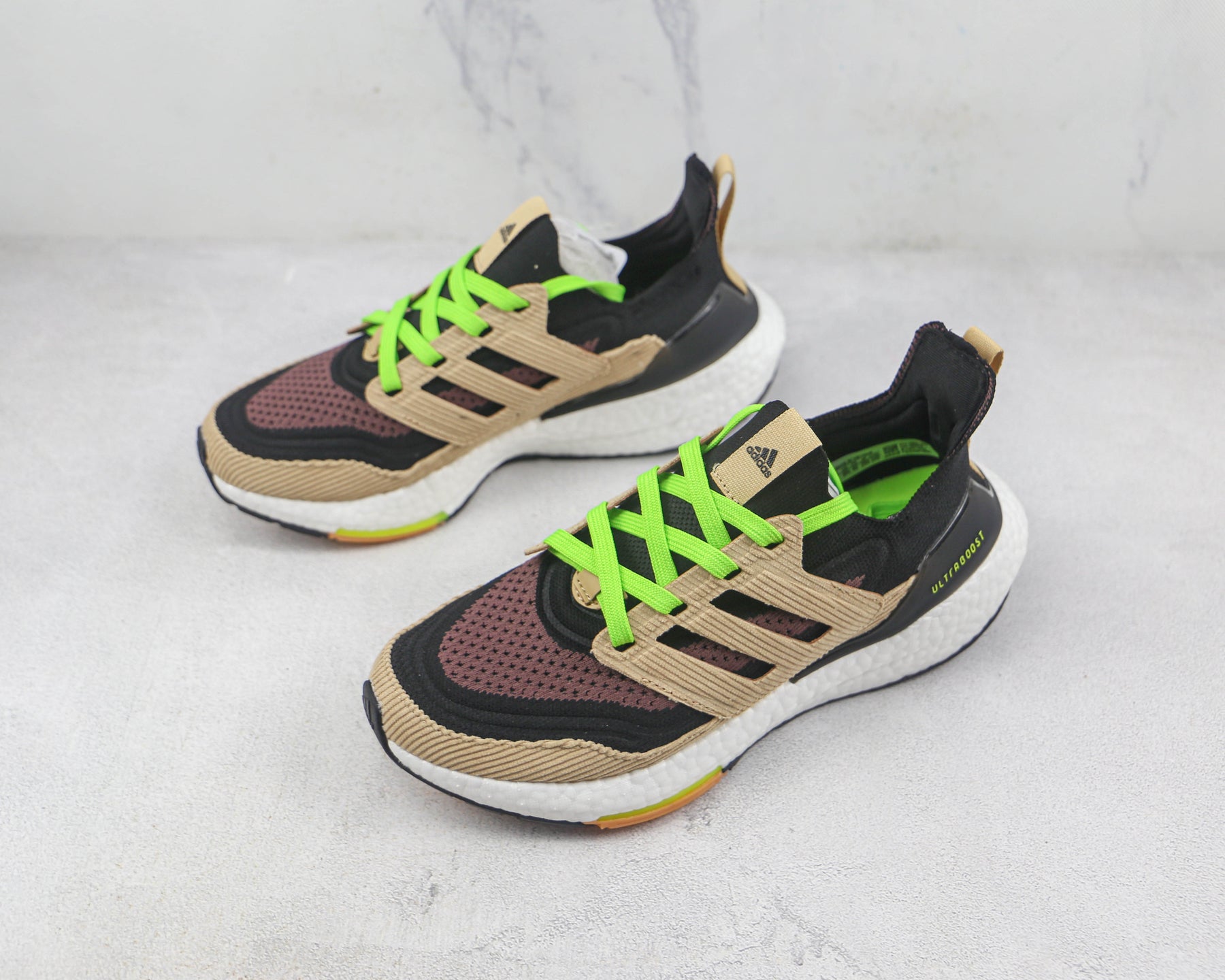 Tênis Adidas Ultra Boost 22  Black Beige Tone