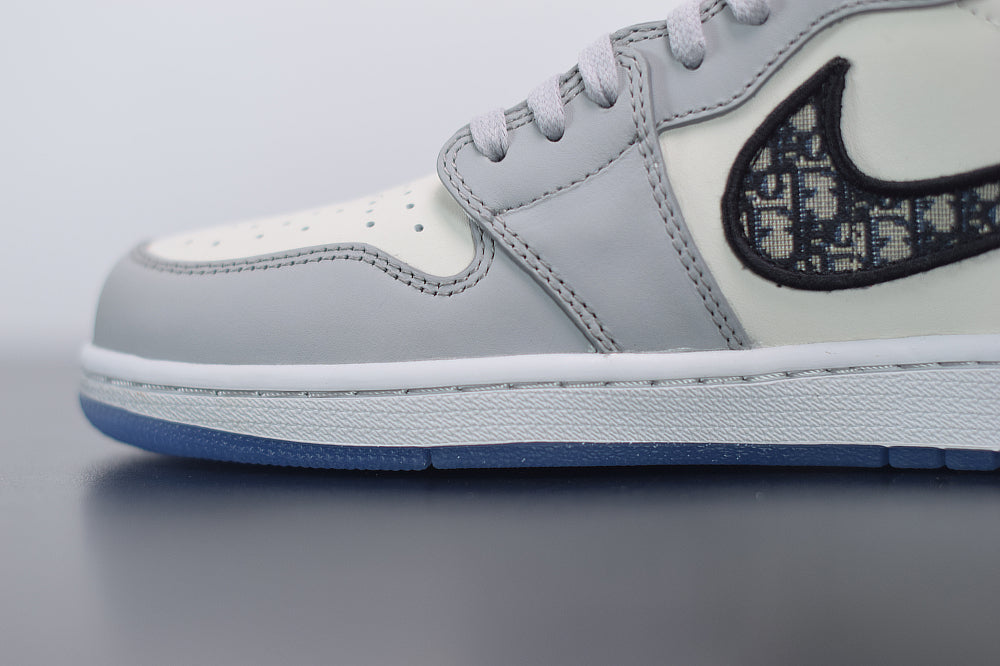 Tênis Nike Air Jordan 1 Retro High Dior