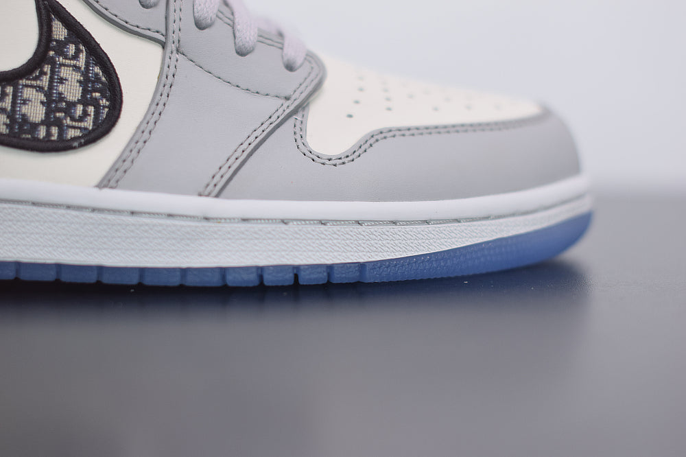 Tênis Nike Air Jordan 1 Retro High Dior