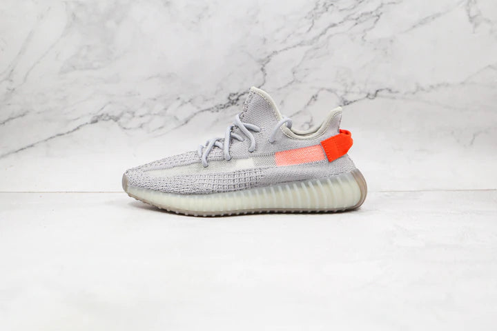 Tênis Adidas Yeezy Boost 350 V2 Tail Light