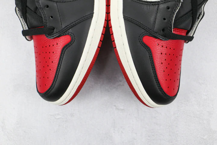 Tênis Nike Air Jordan 1 Retro High Bred Toe