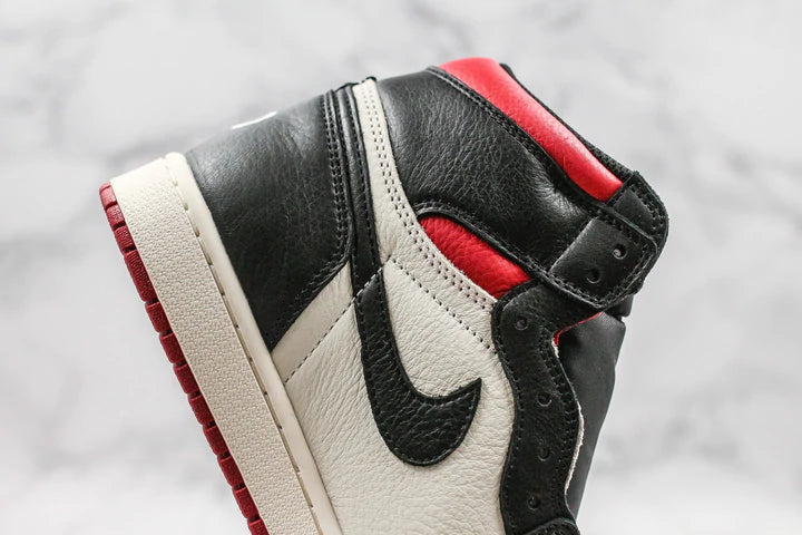 Tênis Nike Air Jordan 1 Retro High "Not For Resale" Varsity Red