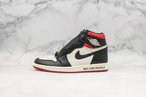 Tênis Nike Air Jordan 1 Retro High "Not For Resale" Varsity Red