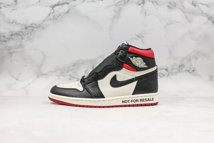 Tênis Nike Air Jordan 1 Retro High "Not For Resale" Varsity Red