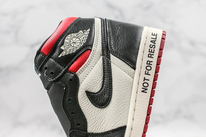 Tênis Nike Air Jordan 1 Retro High "Not For Resale" Varsity Red