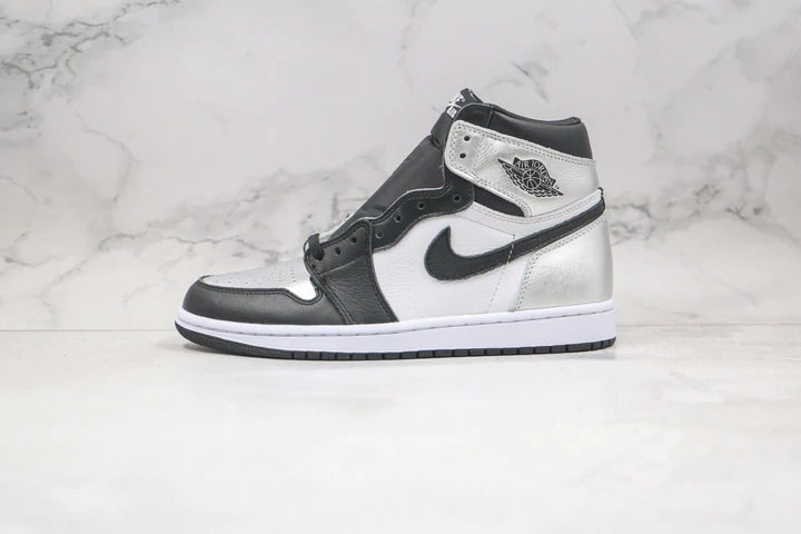 Tênis Nike Air Jordan 1 Retro High Silver Toe