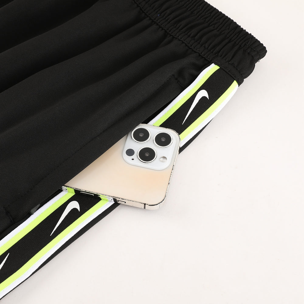Conjunto Nike Repeat Camisa e Bermuda Casual Preto