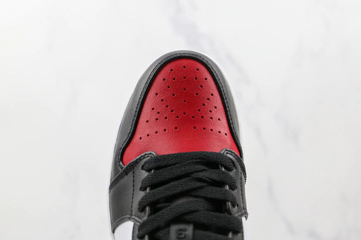 Tênis Nike Air Jordan 1 Low Bred Toe