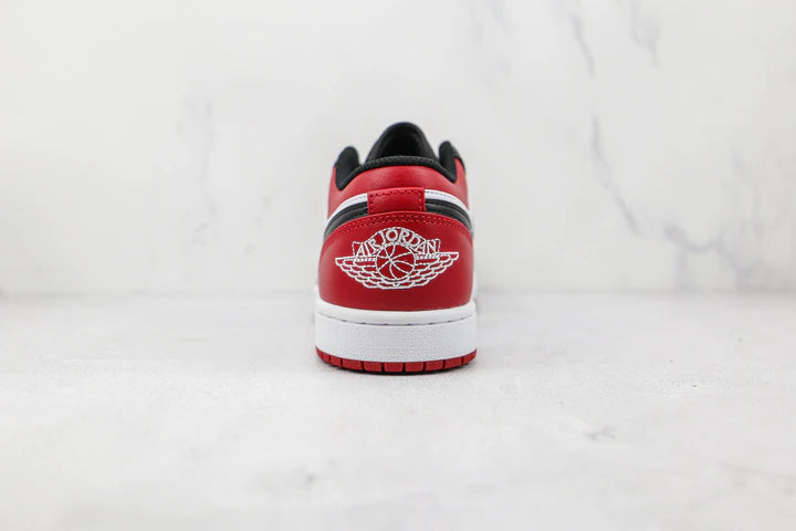 Tênis Nike Air Jordan 1 Low Bred Toe