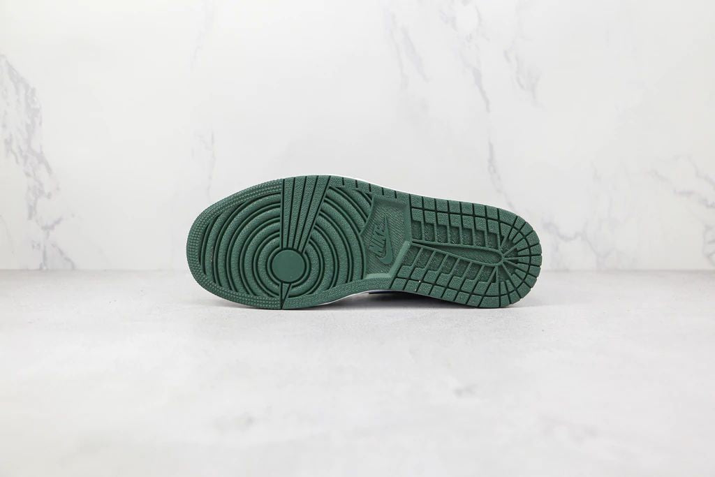 Tênis Nike Air Jordan 1 Low Green Toe