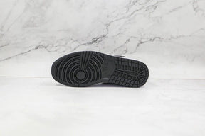 Tênis Nike Air Jordan 1 Low Light Smoke Grey
