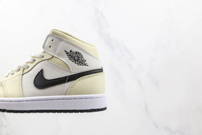 Tênis Nike Air Jordan 1 Mid Coconut Milk