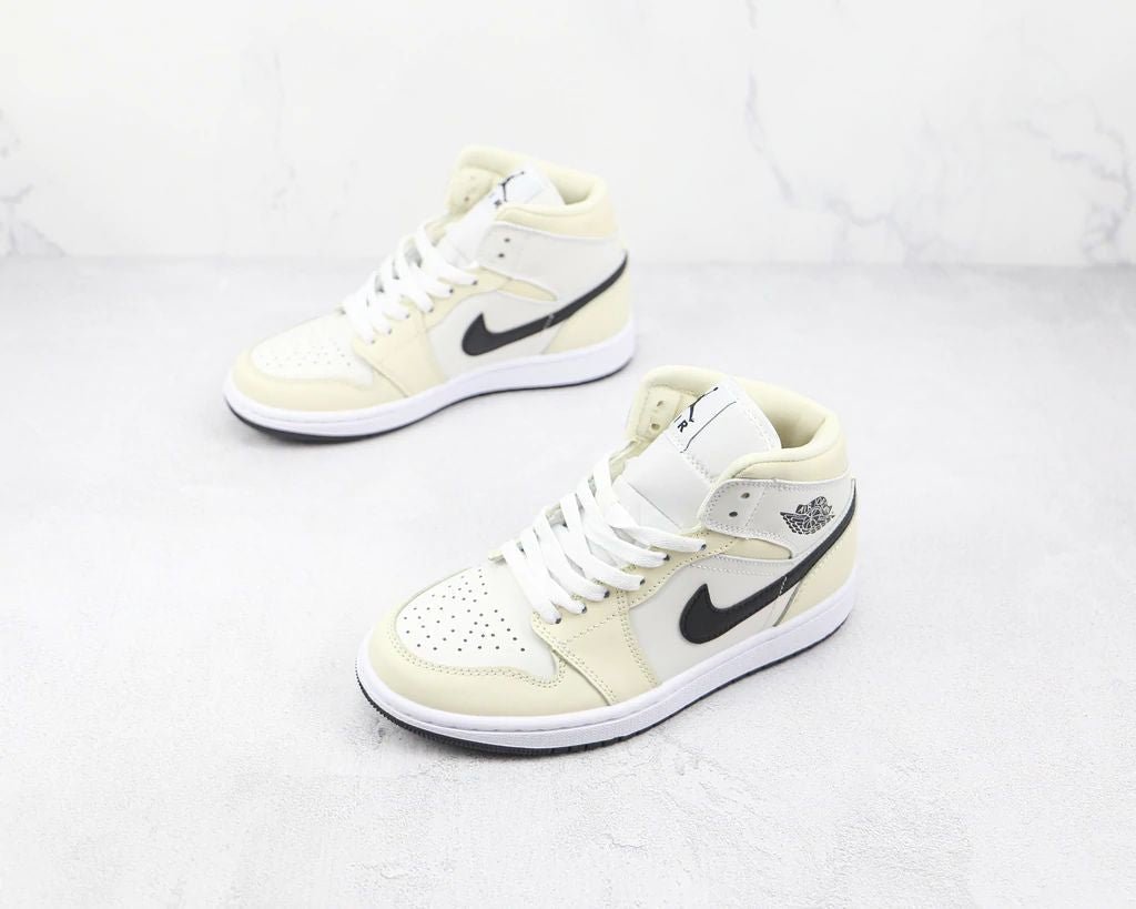 Tênis Nike Air Jordan 1 Mid Coconut Milk