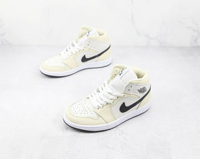Tênis Nike Air Jordan 1 Mid Coconut Milk