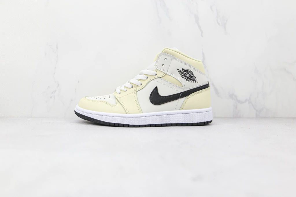 Tênis Nike Air Jordan 1 Mid Coconut Milk