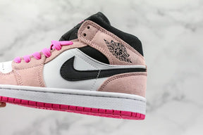 Tênis Nike Air Jordan 1 Mid Crimson Tint