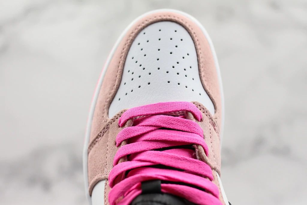 Tênis Nike Air Jordan 1 Mid Crimson Tint
