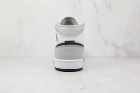 Tênis Nike Air Jordan 1 Mid Light Smoke Grey
