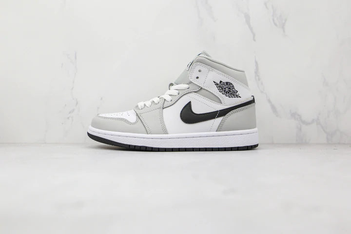 Tênis Nike Air Jordan 1 Mid Light Smoke Grey