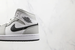 Tênis Nike Air Jordan 1 Mid Light Smoke Grey