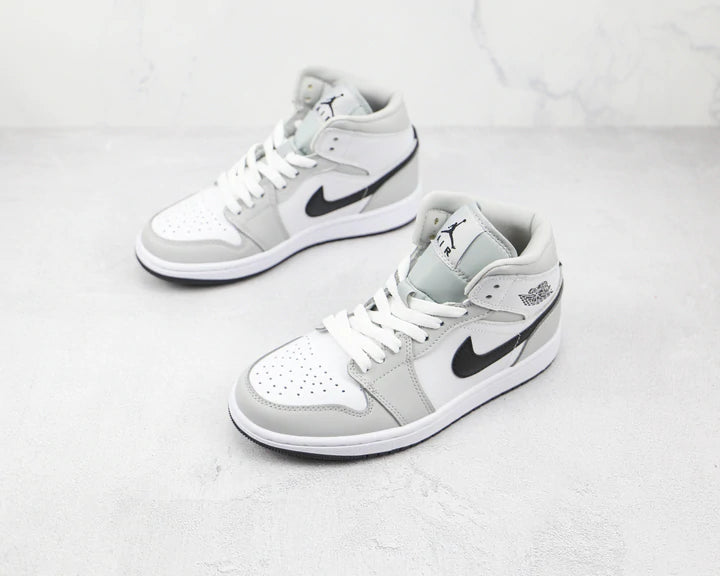Tênis Nike Air Jordan 1 Mid Light Smoke Grey