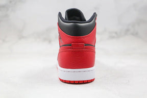 Tênis Nike Air Jordan 1 Mid Reverse Bred