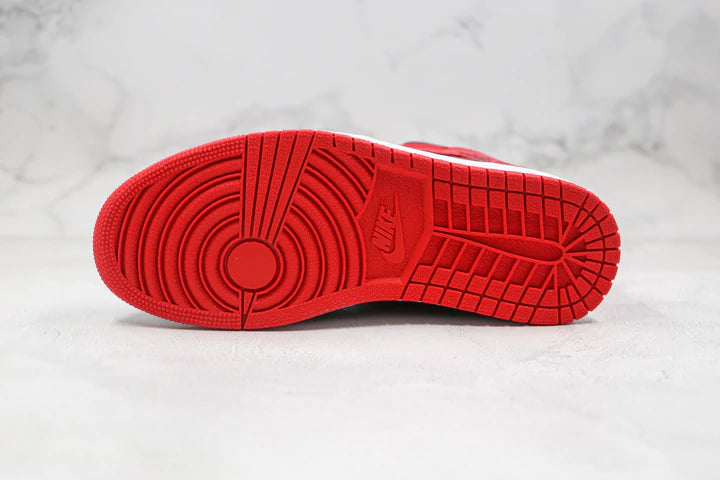 Tênis Nike Air Jordan 1 Mid Reverse Bred