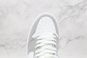 Tênis Nike Air Jordan 1 Mid Wolf Grey Aluminum