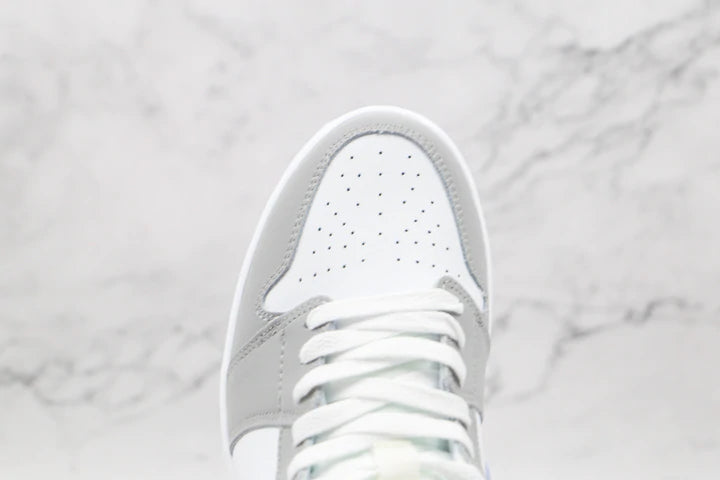 Tênis Nike Air Jordan 1 Mid Wolf Grey Aluminum