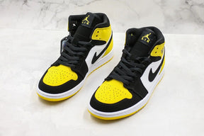 Tênis Nike Air Jordan 1 Mid Yellow Toe Black