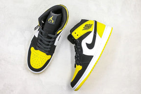 Tênis Nike Air Jordan 1 Mid Yellow Toe Black