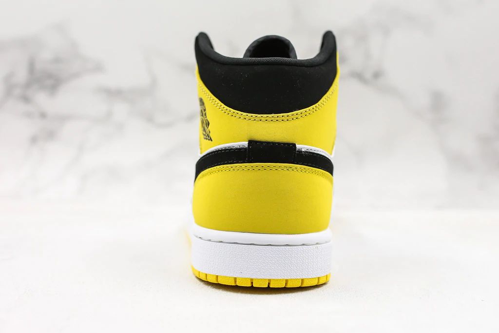 Tênis Nike Air Jordan 1 Mid Yellow Toe Black