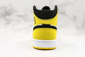 Tênis Nike Air Jordan 1 Mid Yellow Toe Black
