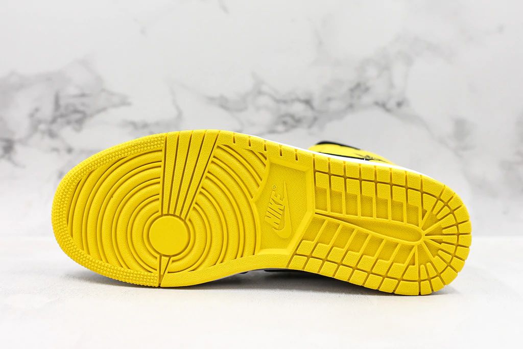 Tênis Nike Air Jordan 1 Mid Yellow Toe Black