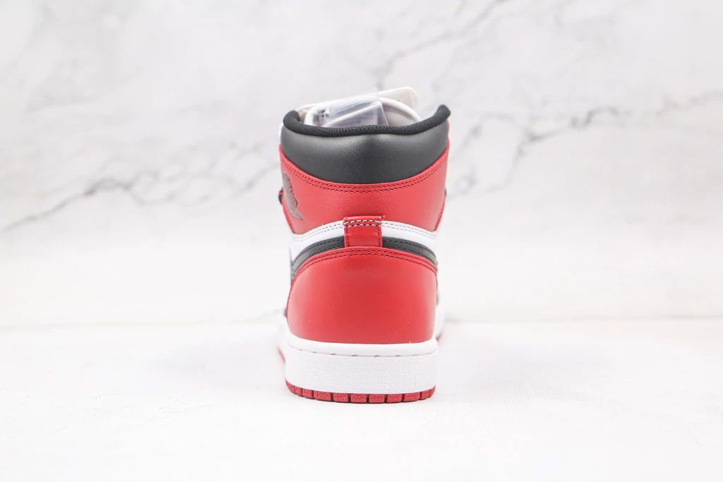 Tênis Nike Air Jordan 1 Retro High Black Toe