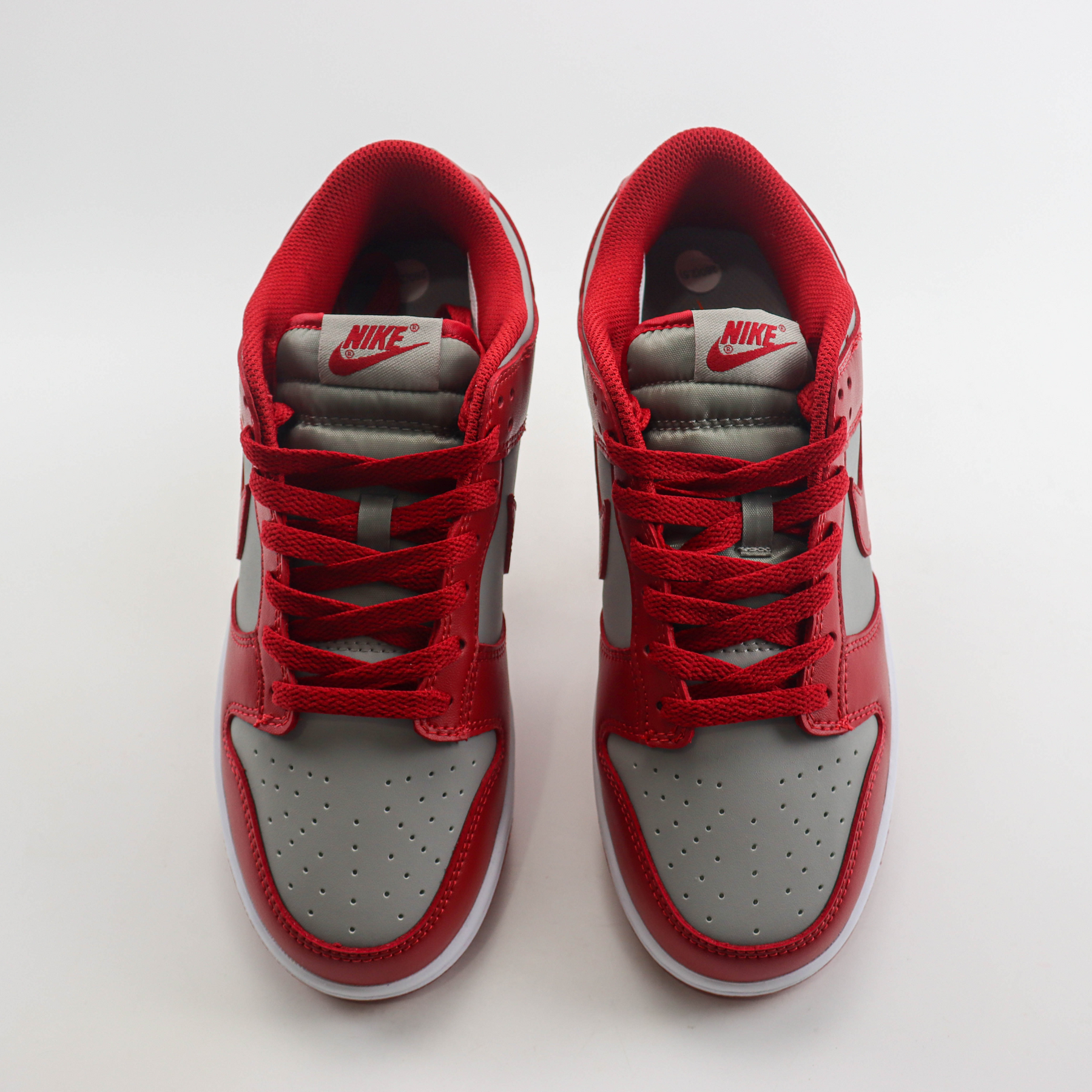 Tenis Nike SB Dunk Low Medium Grey Varsity Red