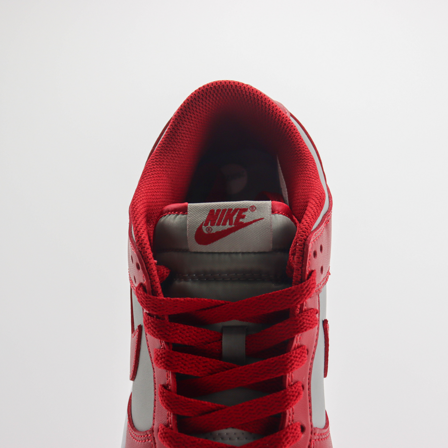 Tenis Nike SB Dunk Low Medium Grey Varsity Red