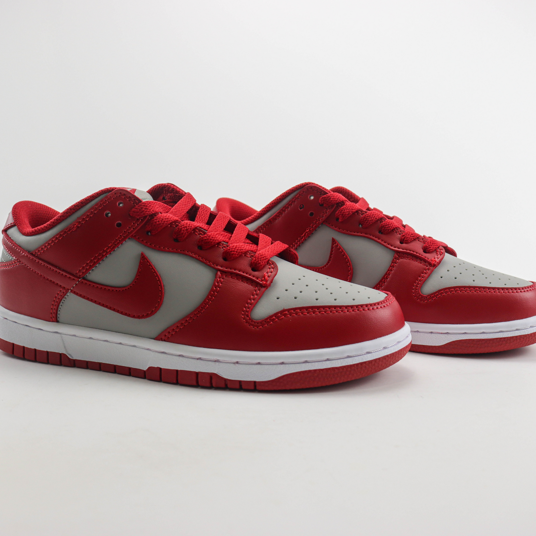 Tenis Nike SB Dunk Low Medium Grey Varsity Red