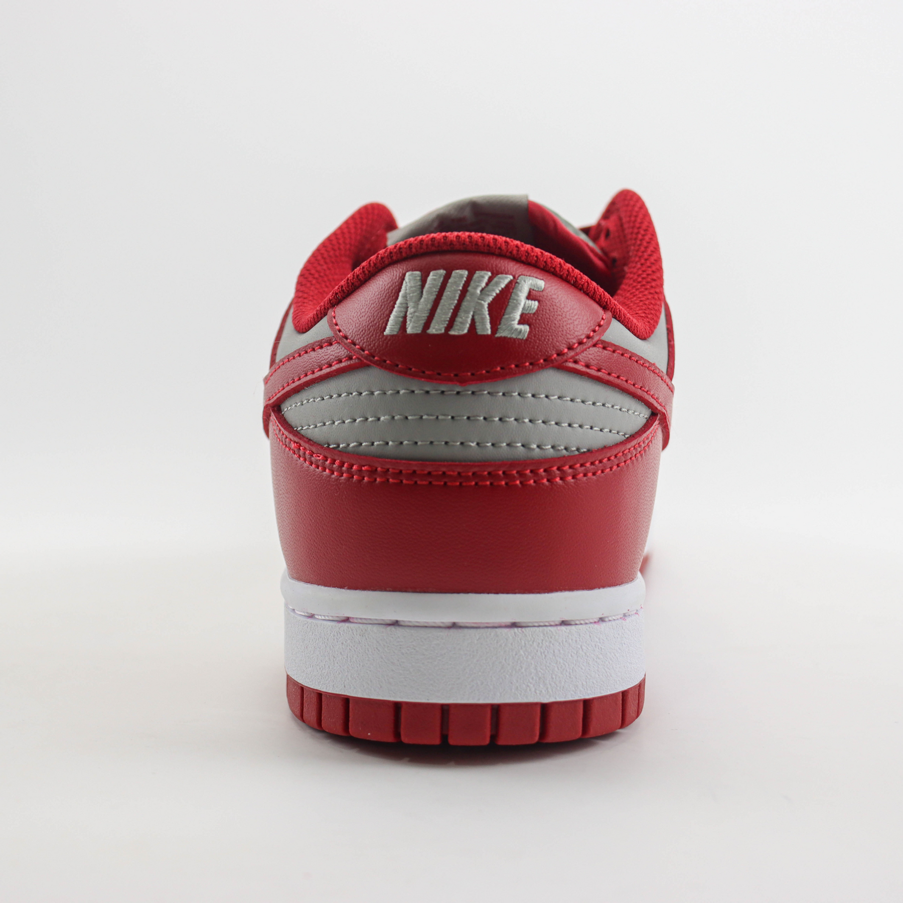 Tenis Nike SB Dunk Low Medium Grey Varsity Red