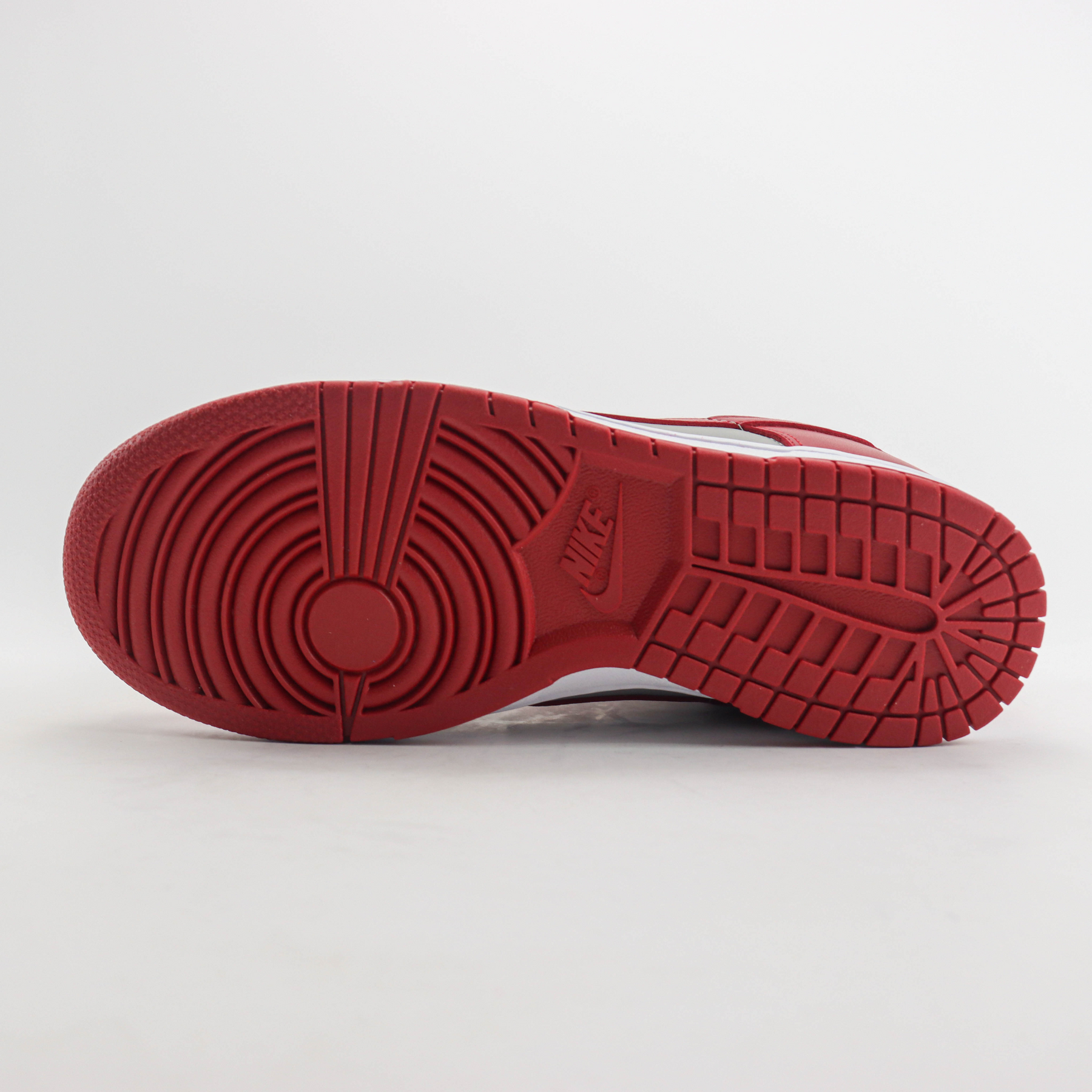 Tenis Nike SB Dunk Low Medium Grey Varsity Red