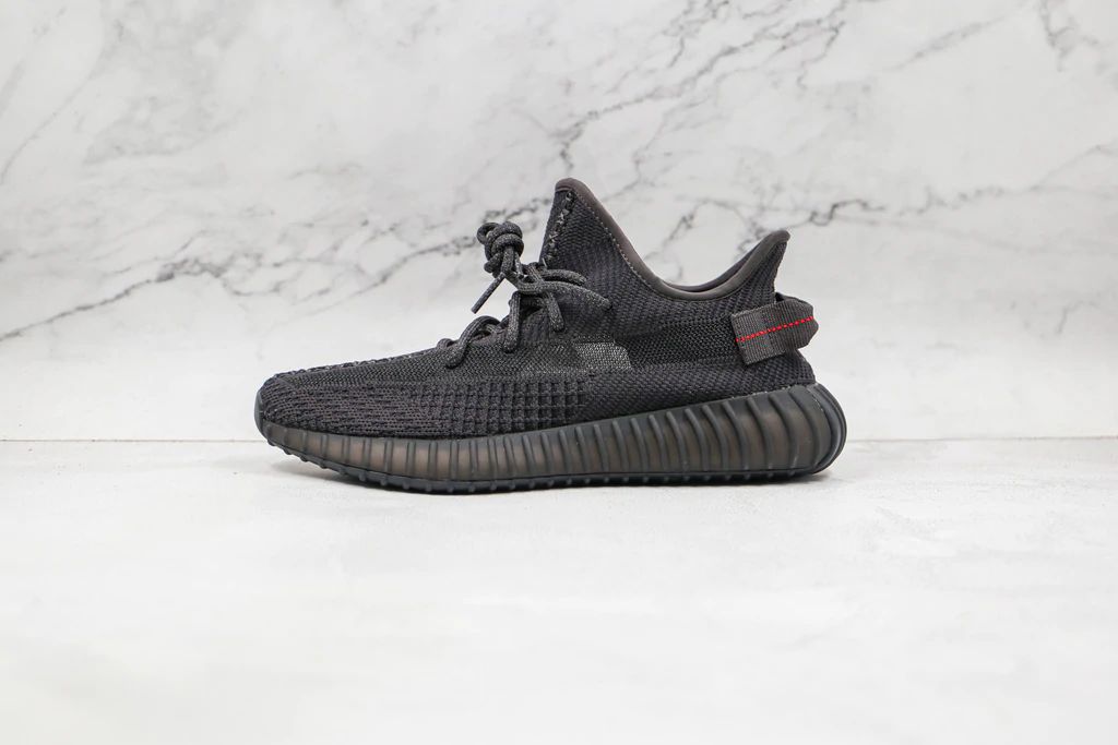 Tênis Adidas Yeezy Boost 350 V2 Black (non-reflective)