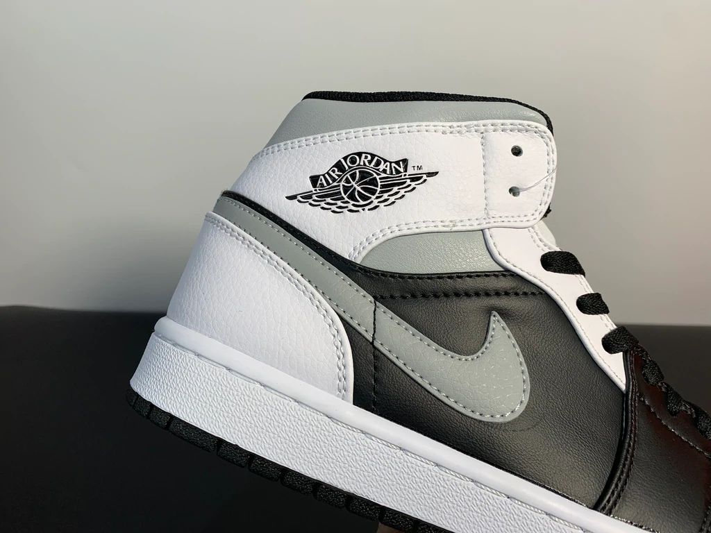Tênis Nike Air Jordan 1 Mid White Shadow