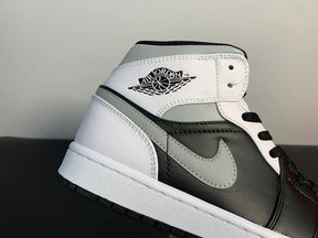Tênis Nike Air Jordan 1 Mid White Shadow