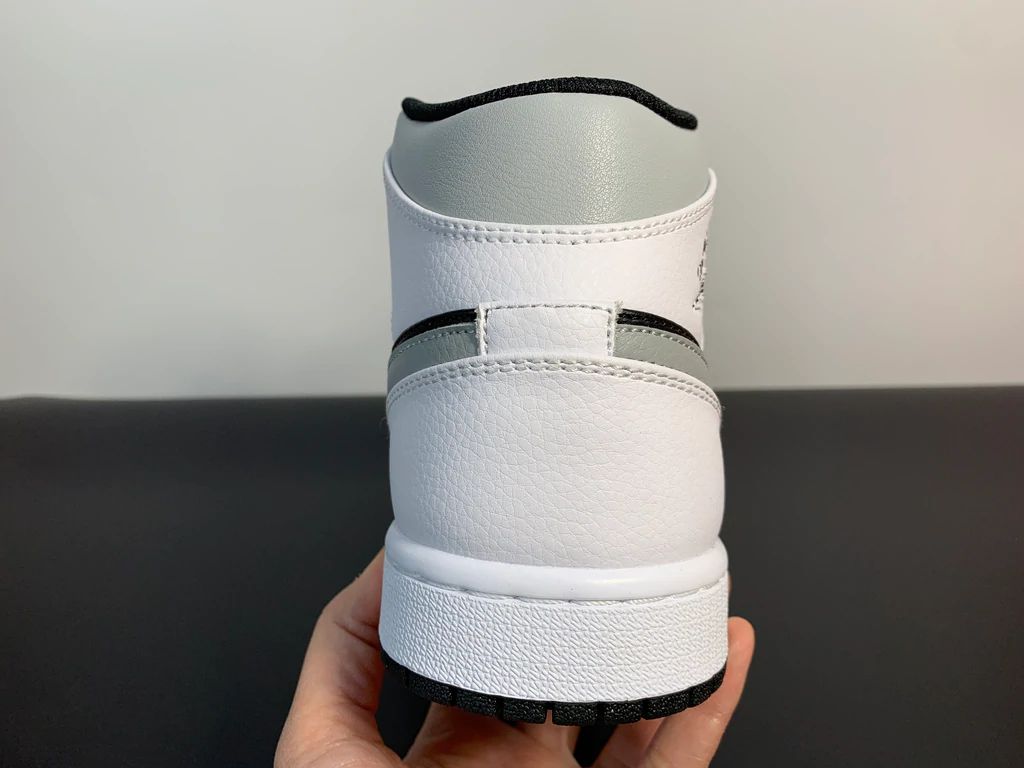 Tênis Nike Air Jordan 1 Mid White Shadow