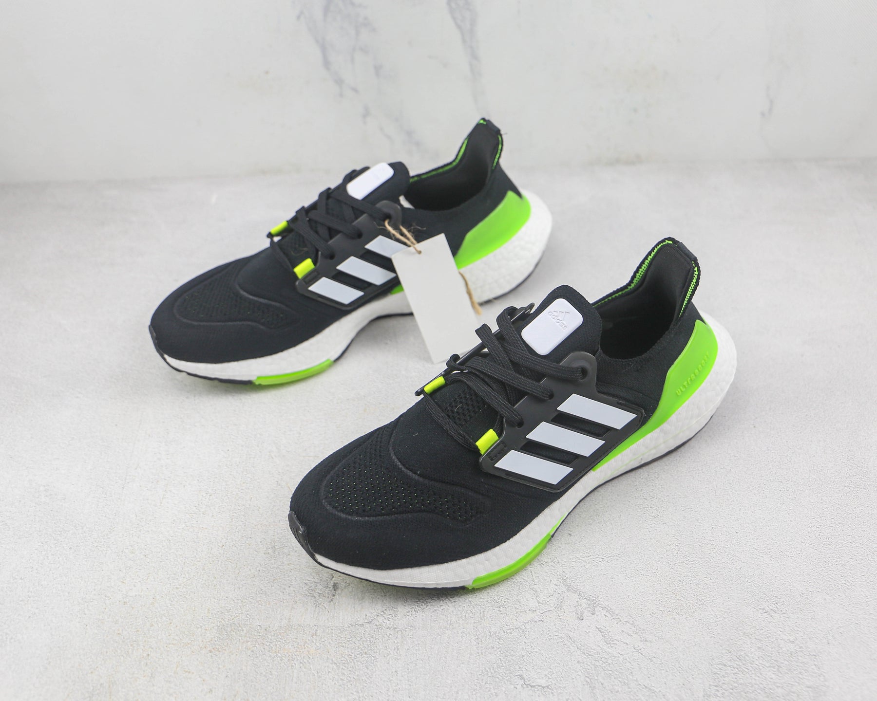 Tênis Adidas Ultra Boost 22  Black and Green